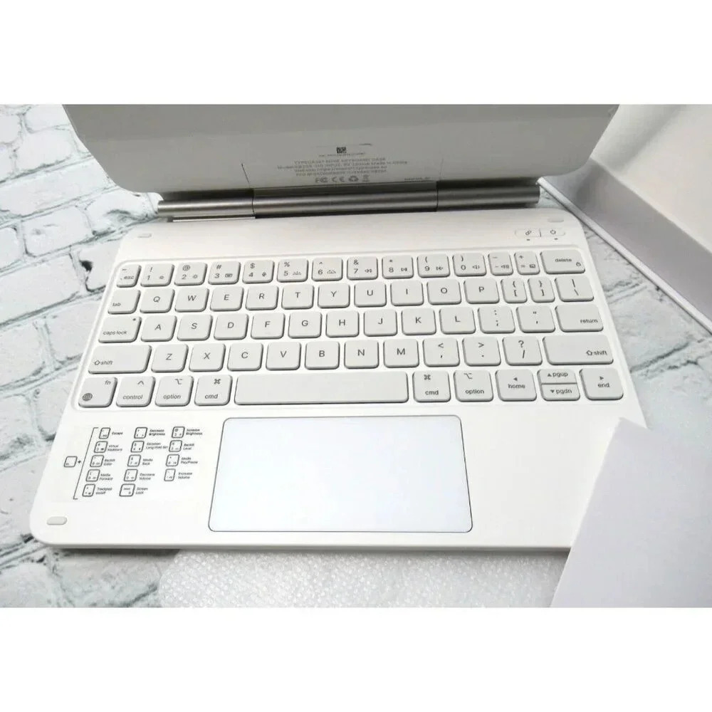 Typecase Edge Magnetic Keyboard Case with Trackpad for iPad Pro 11" or Air 10.9" - Picture 3 of 3